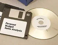 Dymo Label, White, 320/RL, Diskette, Smudge & Smear Resistant Labels with Easy Peel Desi